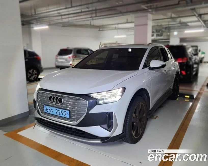 Audi Q4 e-tron — фото 2