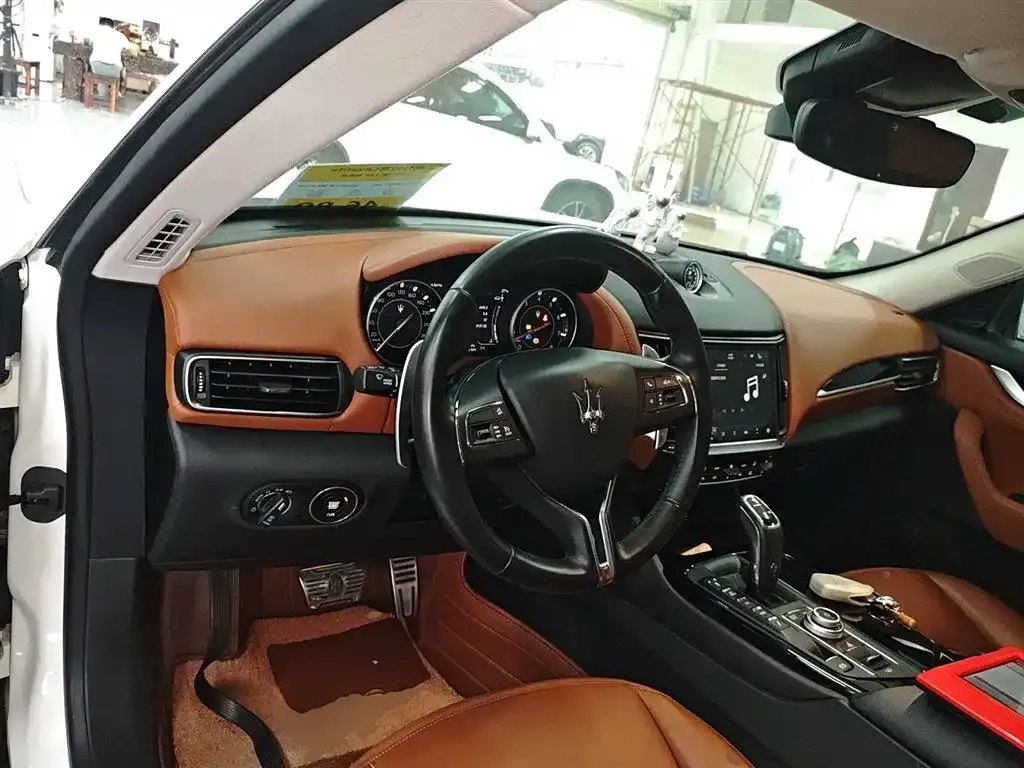 Maserati Levante — фото 10