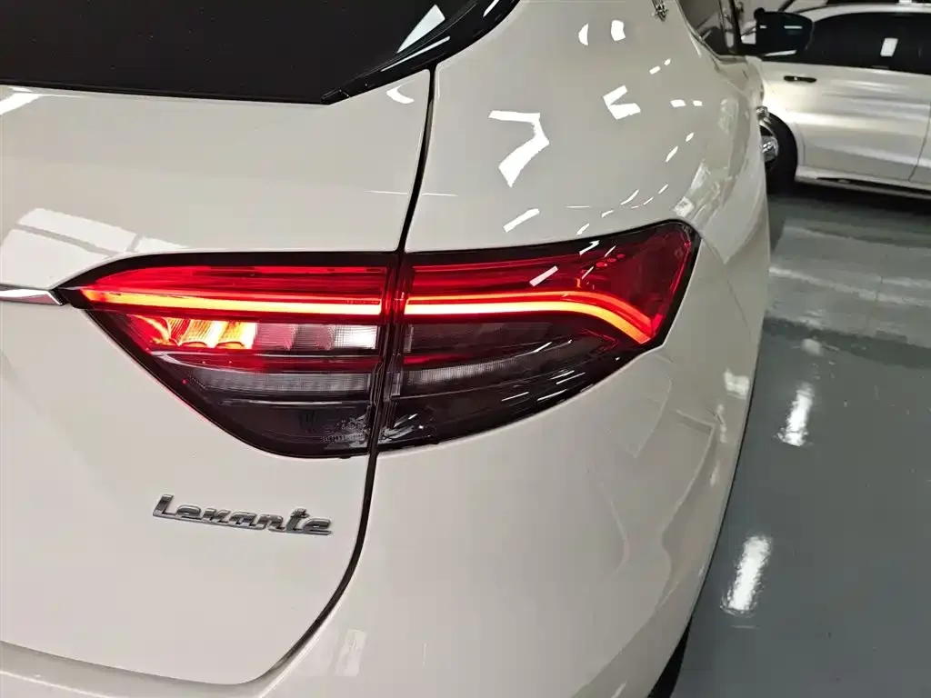 Maserati Levante — фото 8