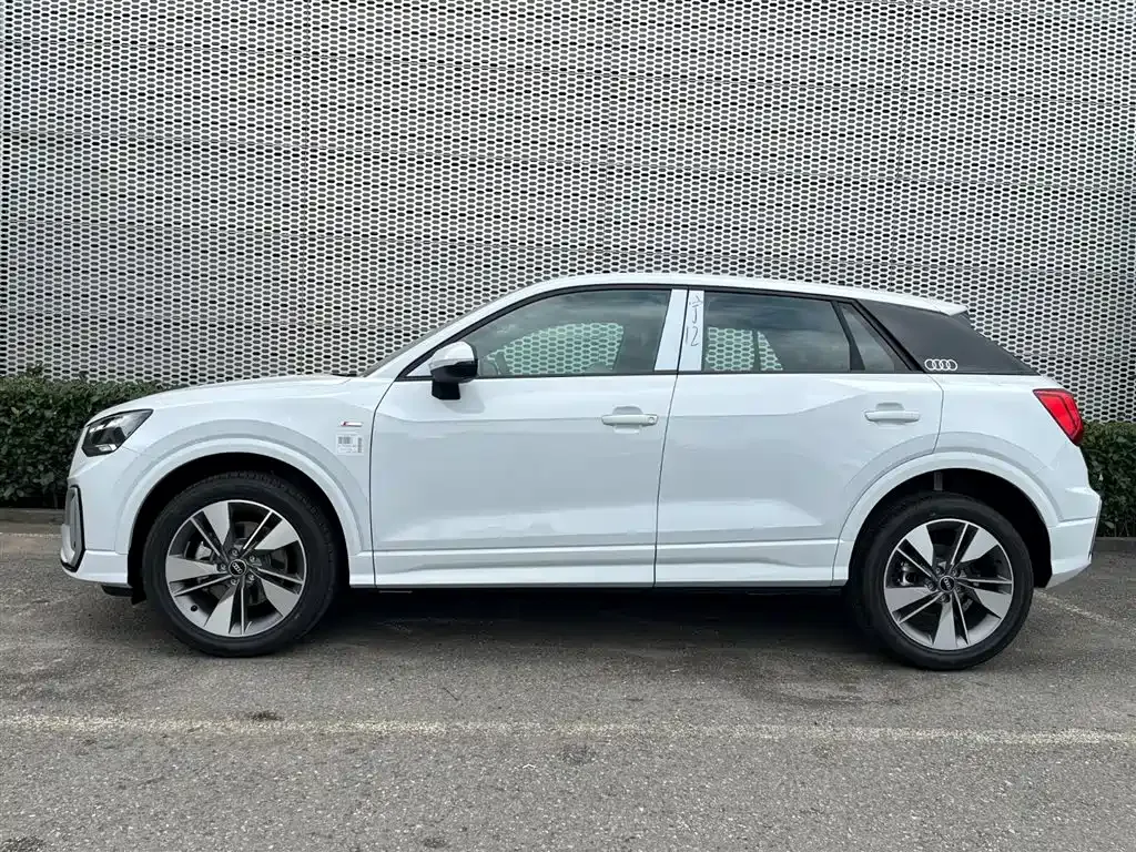 Audi Q2L — фото 3