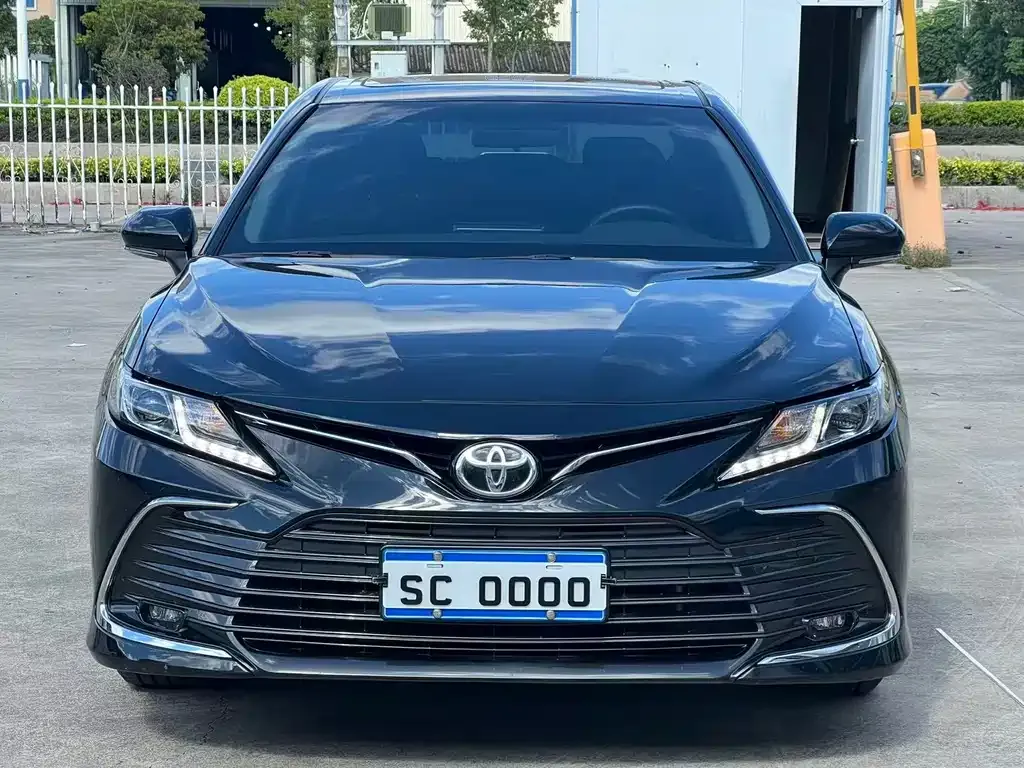 Toyota Camry — фото 2