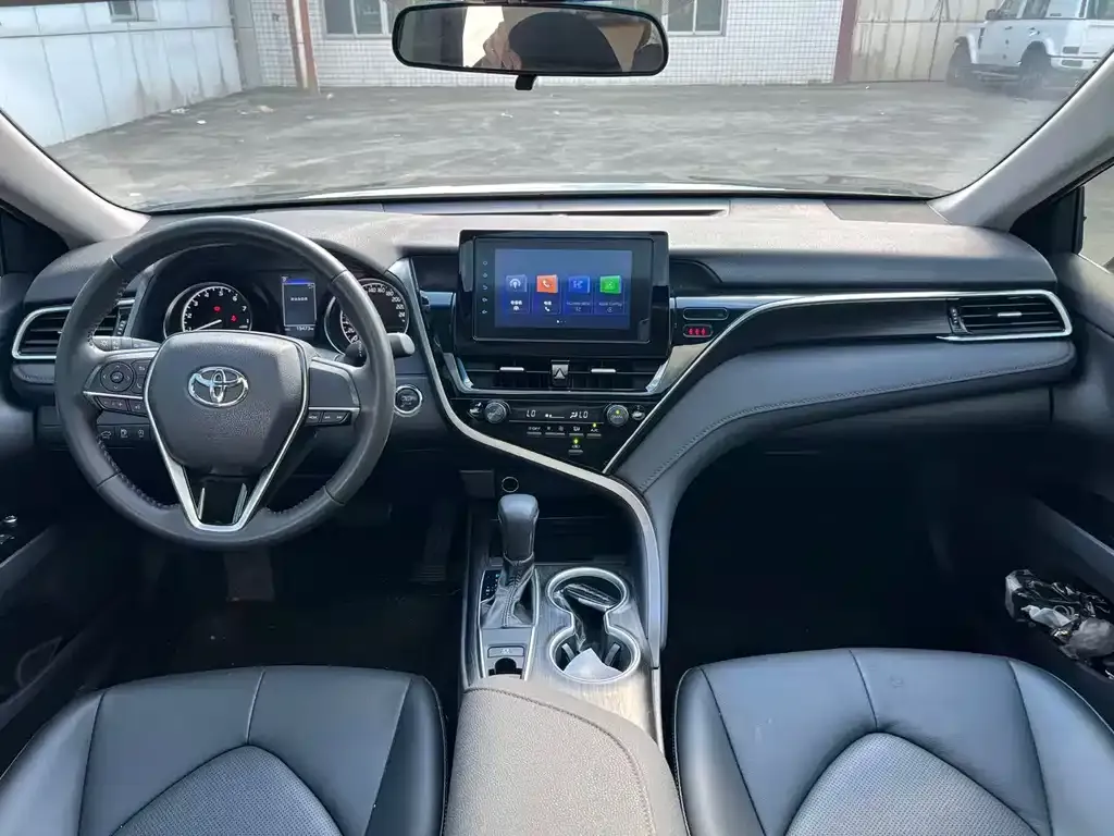 Toyota Camry — фото 5