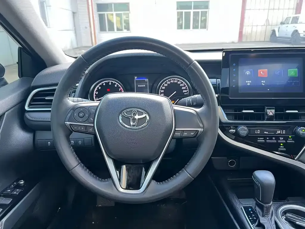 Toyota Camry — фото 6