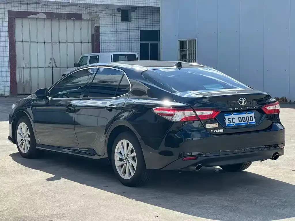 Toyota Camry — фото 8