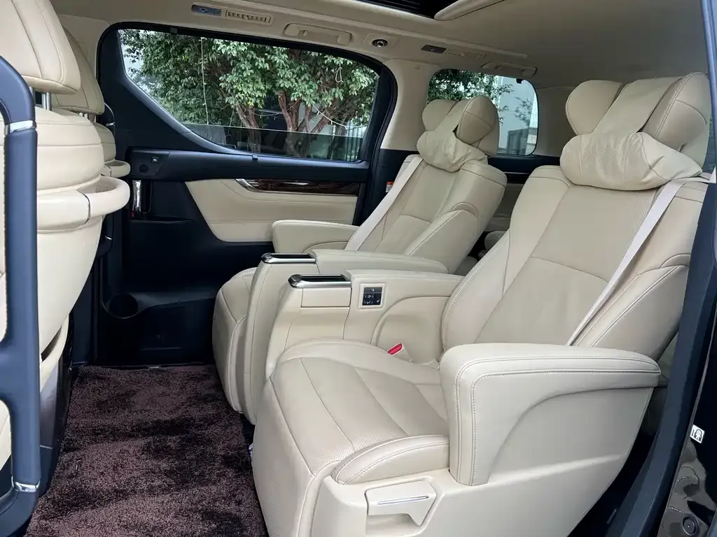 Toyota Alphard 2023 из CN, фото 3