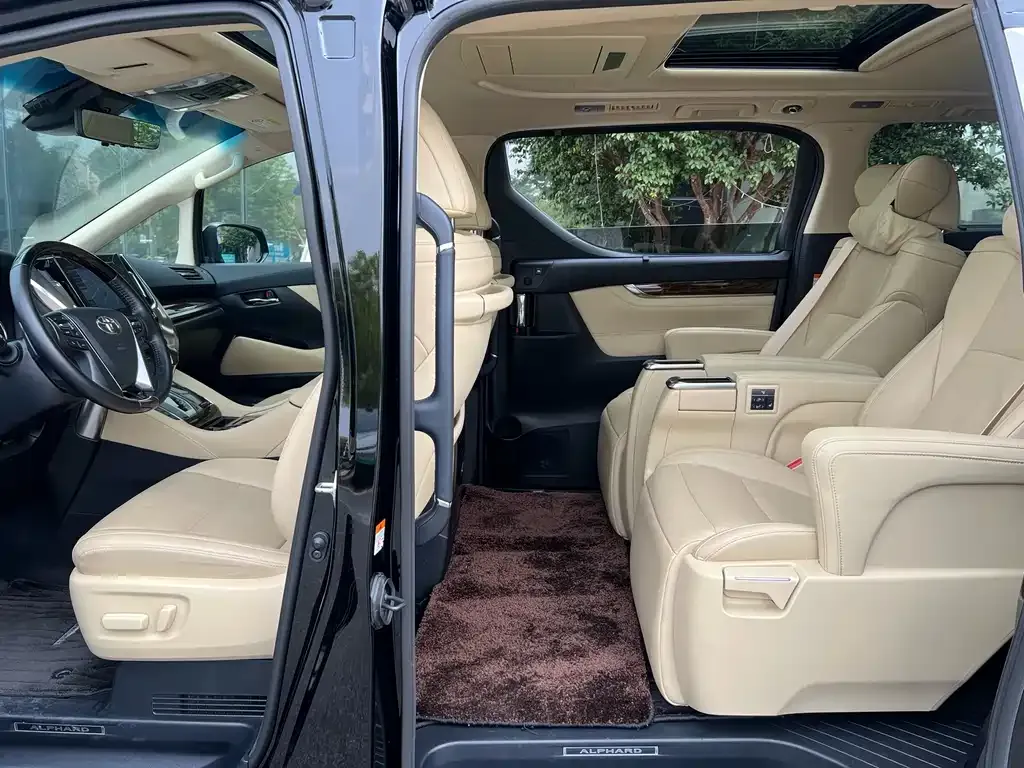 Toyota Alphard 2023 из CN, фото 4