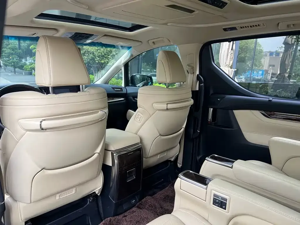 Toyota Alphard 2023 из CN, фото 5