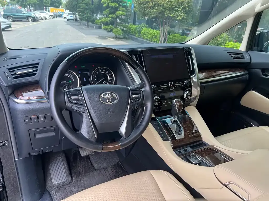 Toyota Alphard 2023 из CN, фото 8