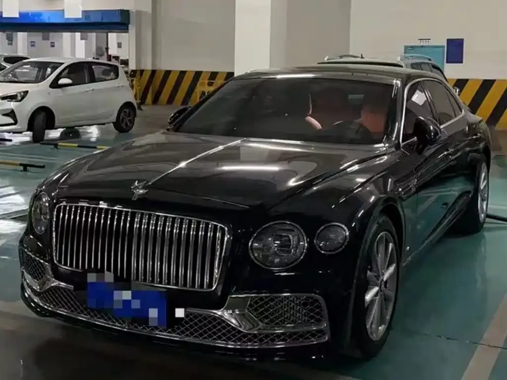 Bentley Flying Spur — фото 1