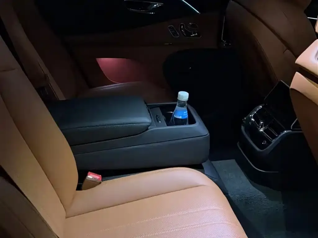 Bentley Flying Spur — фото 6