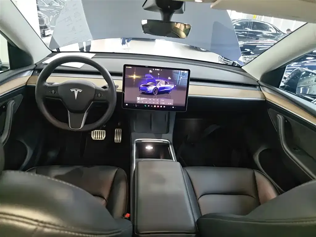 Tesla Model Y — фото 10