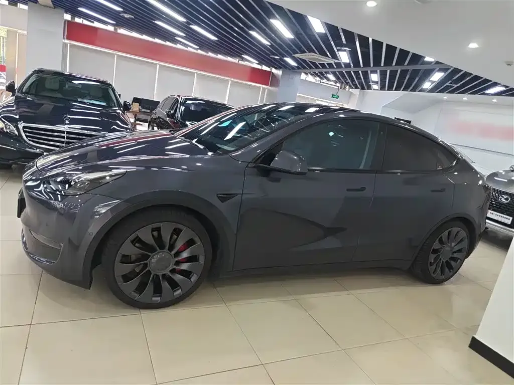 Tesla Model Y — фото 5