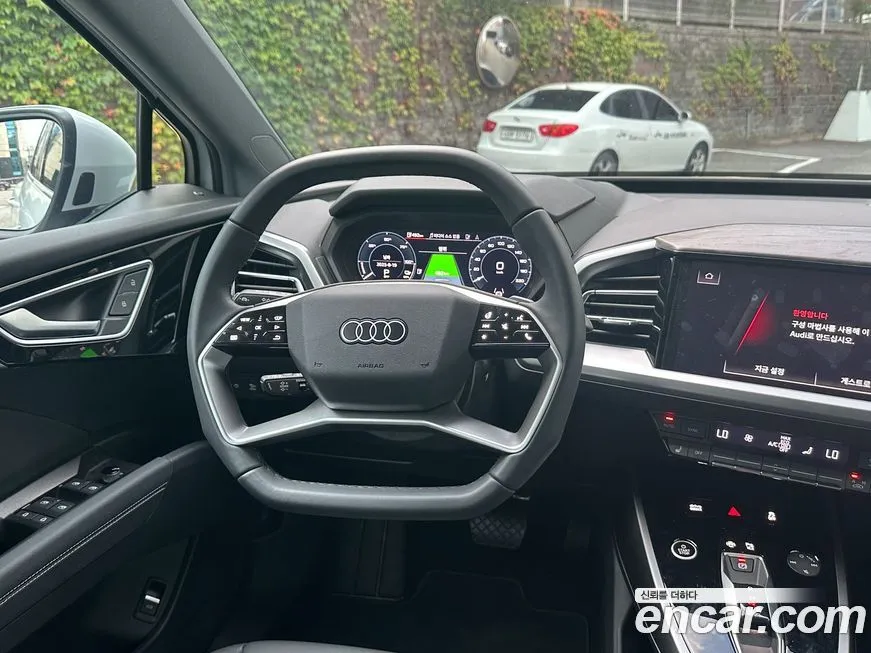 Audi Q4 e-tron — фото 10