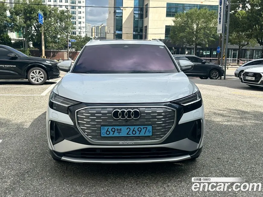 Audi Q4 e-tron — фото 2