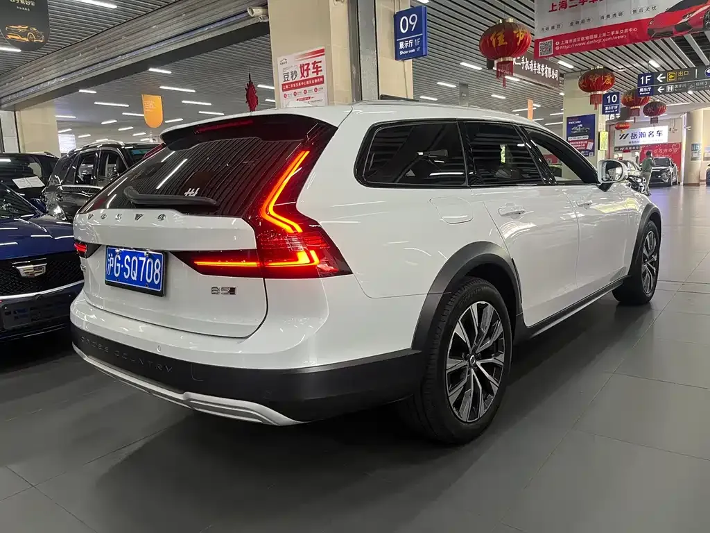 Volvo V90 2023 из CN, фото 5