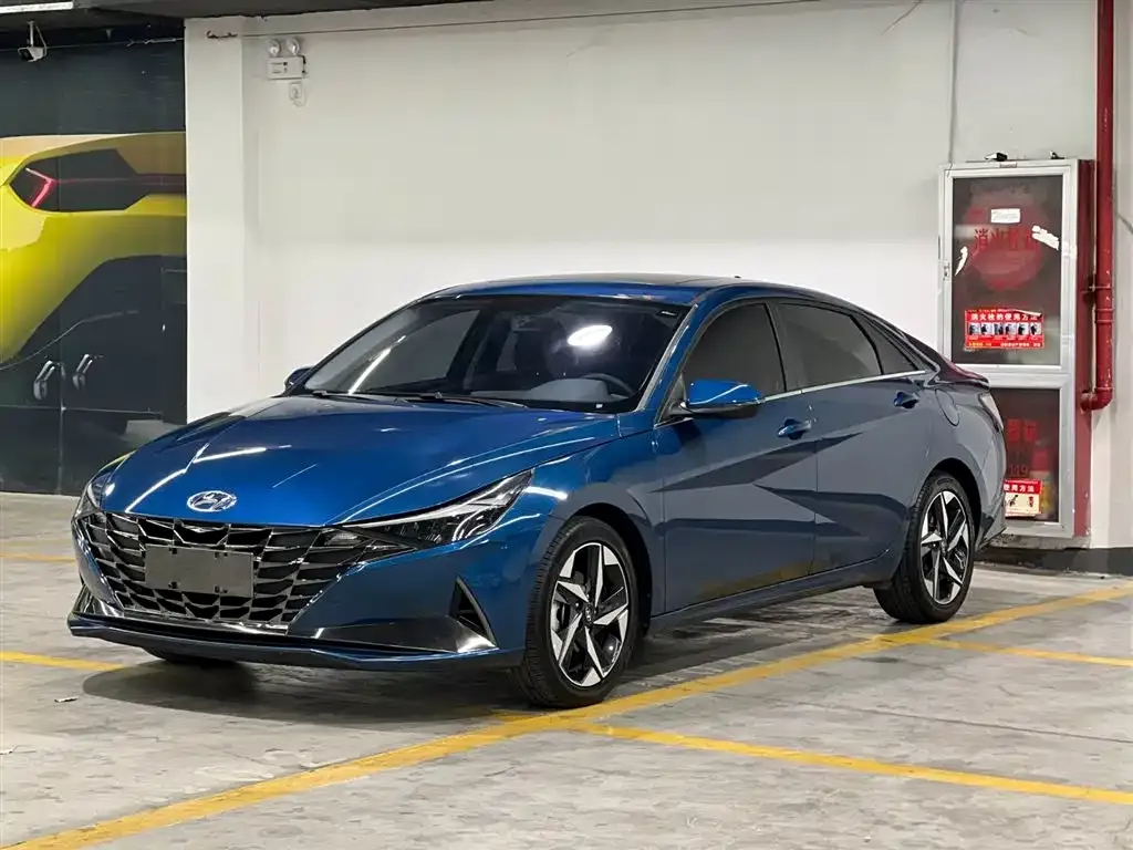 Hyundai Elantra 2023 из CN, фото 1