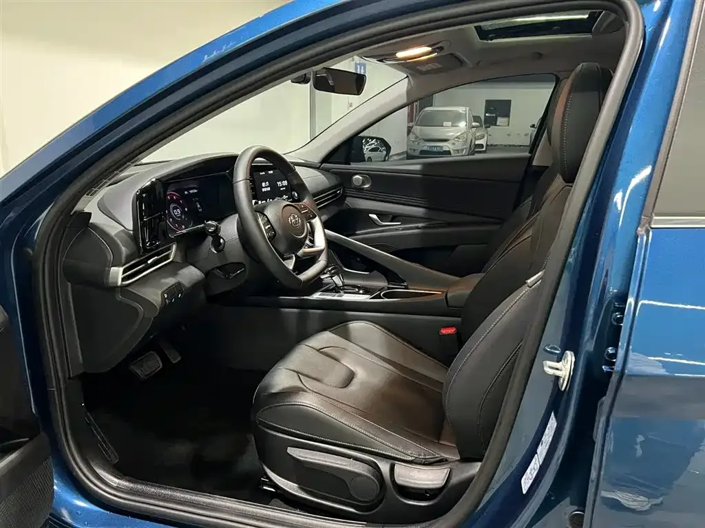 Hyundai Elantra 2023 из CN, фото 8