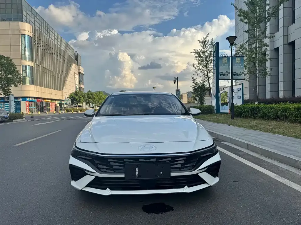 Hyundai Elantra 2023 из CN, фото 2