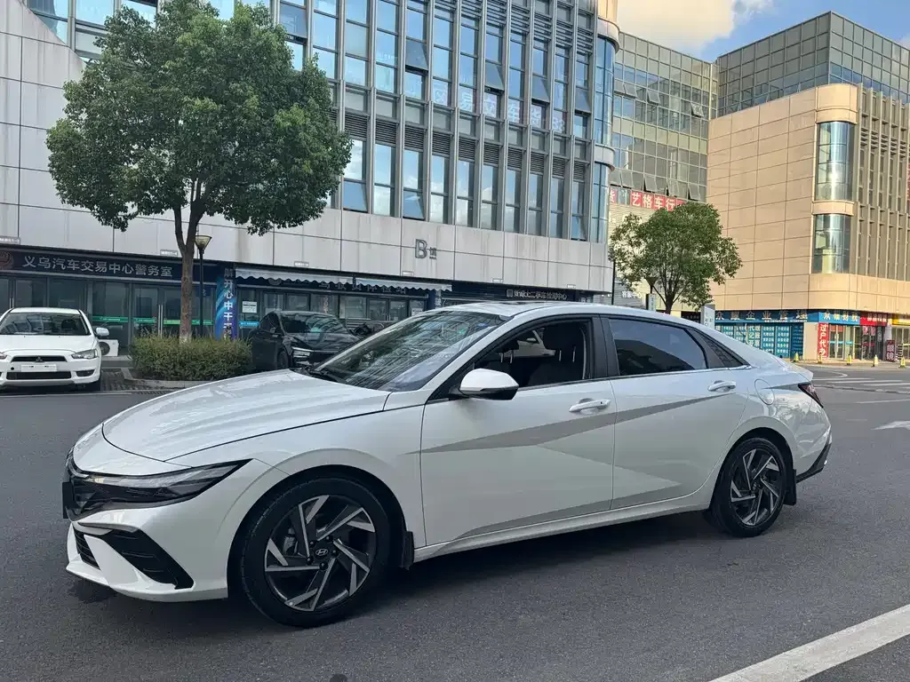 Hyundai Elantra 2023 из CN, фото 3