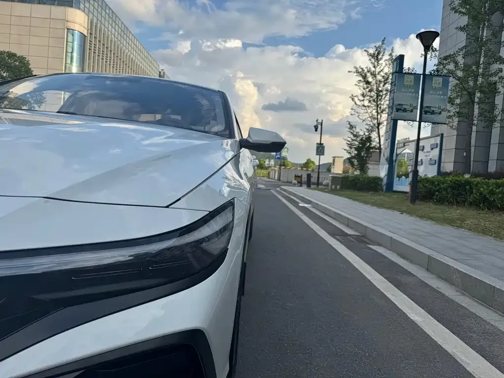 Hyundai Elantra 2023 из CN, фото 4