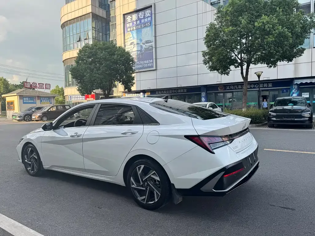 Hyundai Elantra 2023 из CN, фото 5