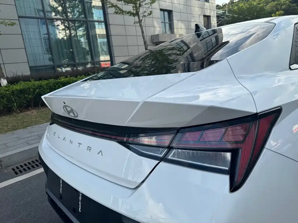 Hyundai Elantra 2023 из CN, фото 9
