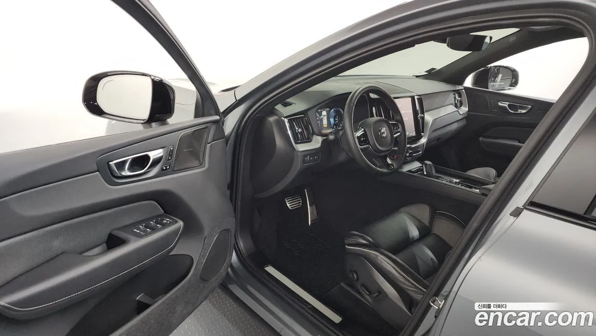 Volvo XC60 — фото 10