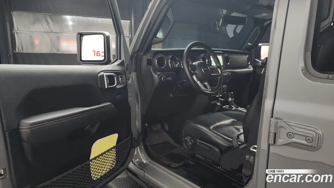 Jeep Wrangler — фото 10