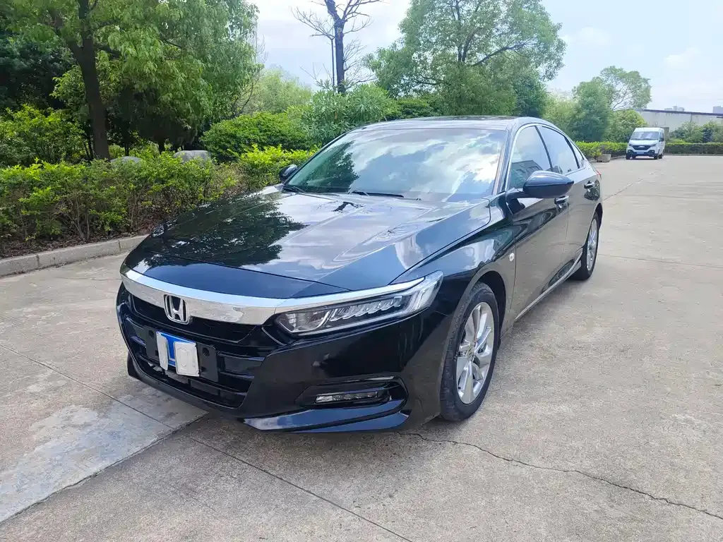 Honda Accord — фото 1