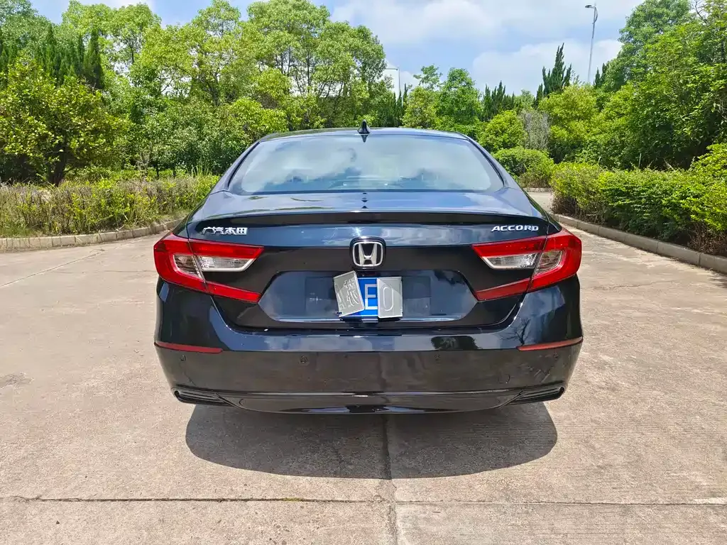 Honda Accord — фото 8