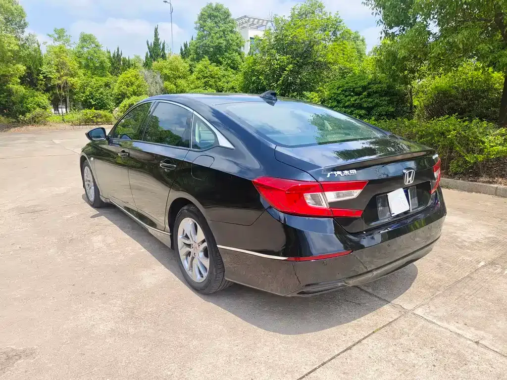 Honda Accord — фото 9