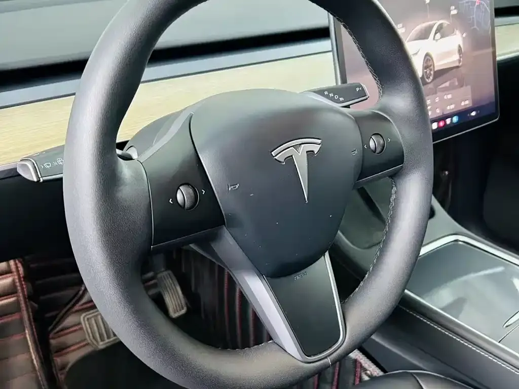 Tesla Model Y — фото 9