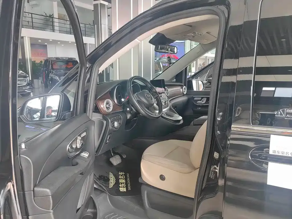 Mercedes-Benz V-Class 2022 из CN, фото 4