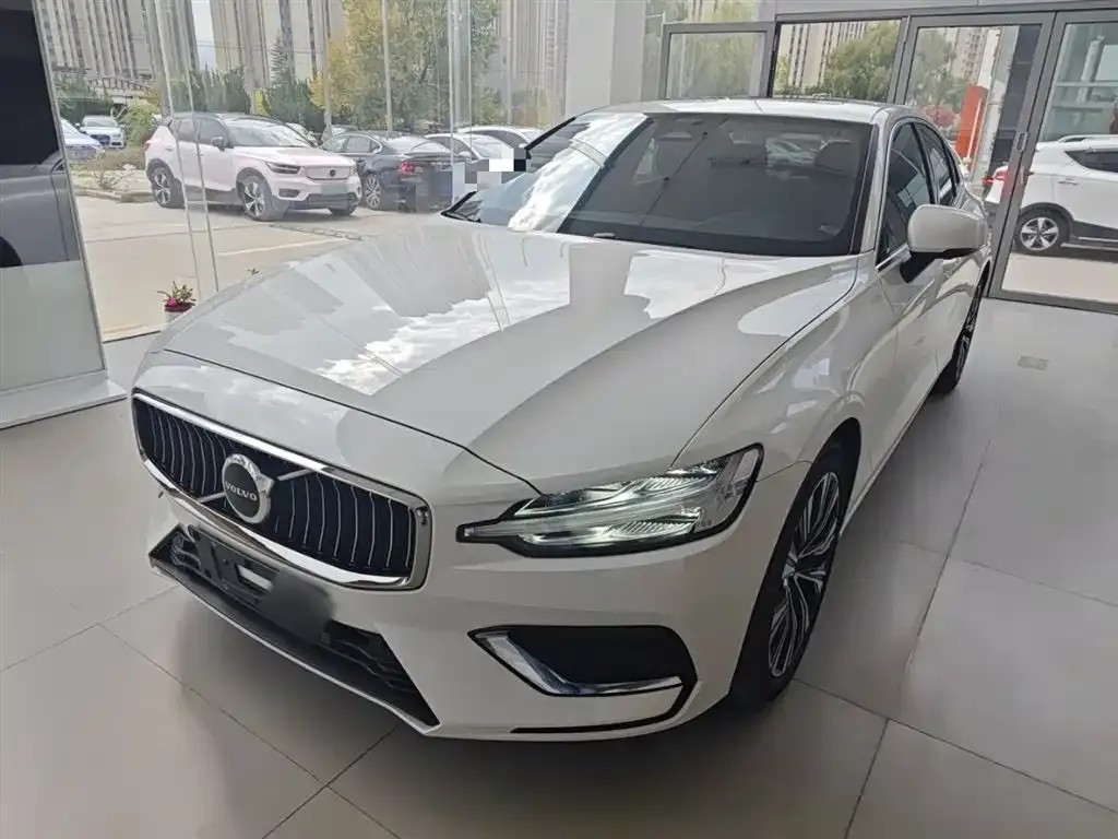 Volvo S60 2024 из CN, фото 2