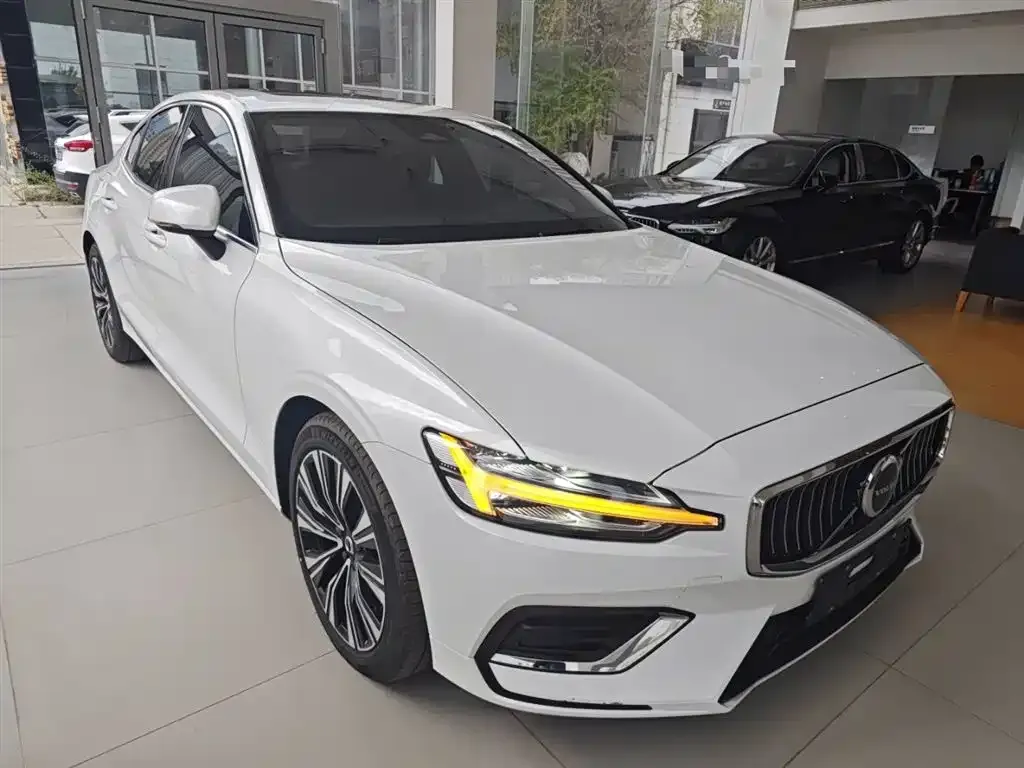 Volvo S60 2024 из CN, фото 4