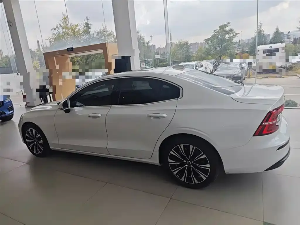 Volvo S60 2024 из CN, фото 5