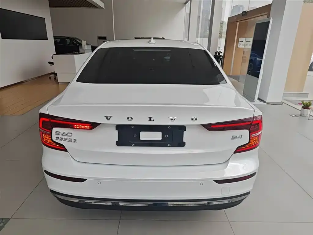 Volvo S60 2024 из CN, фото 6
