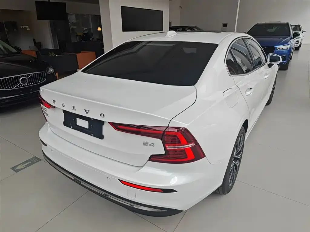 Volvo S60 2024 из CN, фото 7