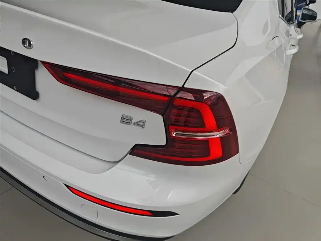 Volvo S60 2024 из CN, фото 8
