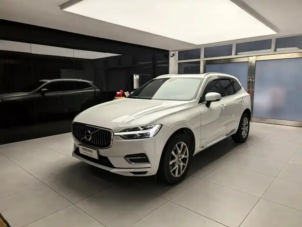 Volvo XC60 — фото 1