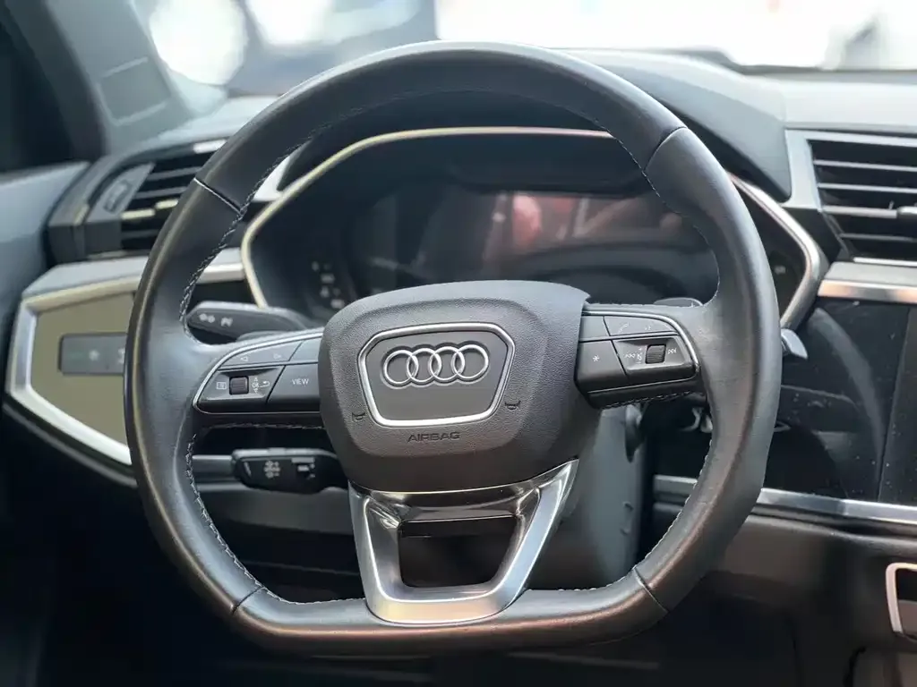 Audi Q3 — фото 9
