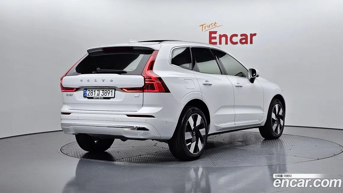 Volvo XC60 2024 из KR, фото 2