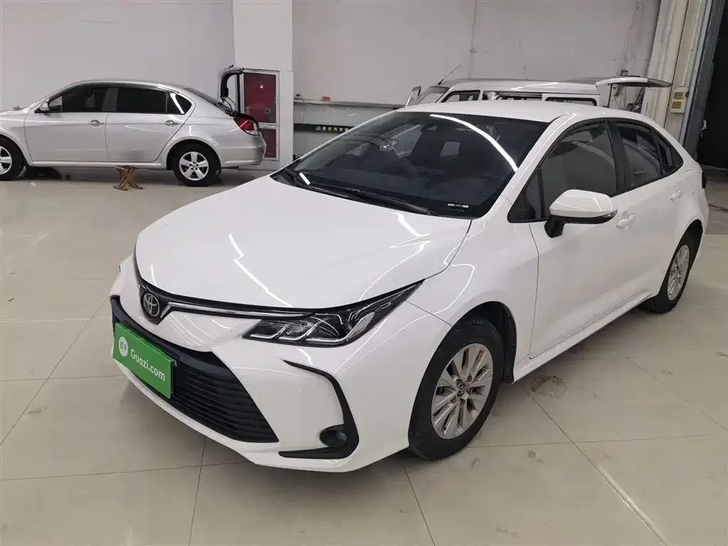 Toyota Corolla 2023 из CN, фото 1