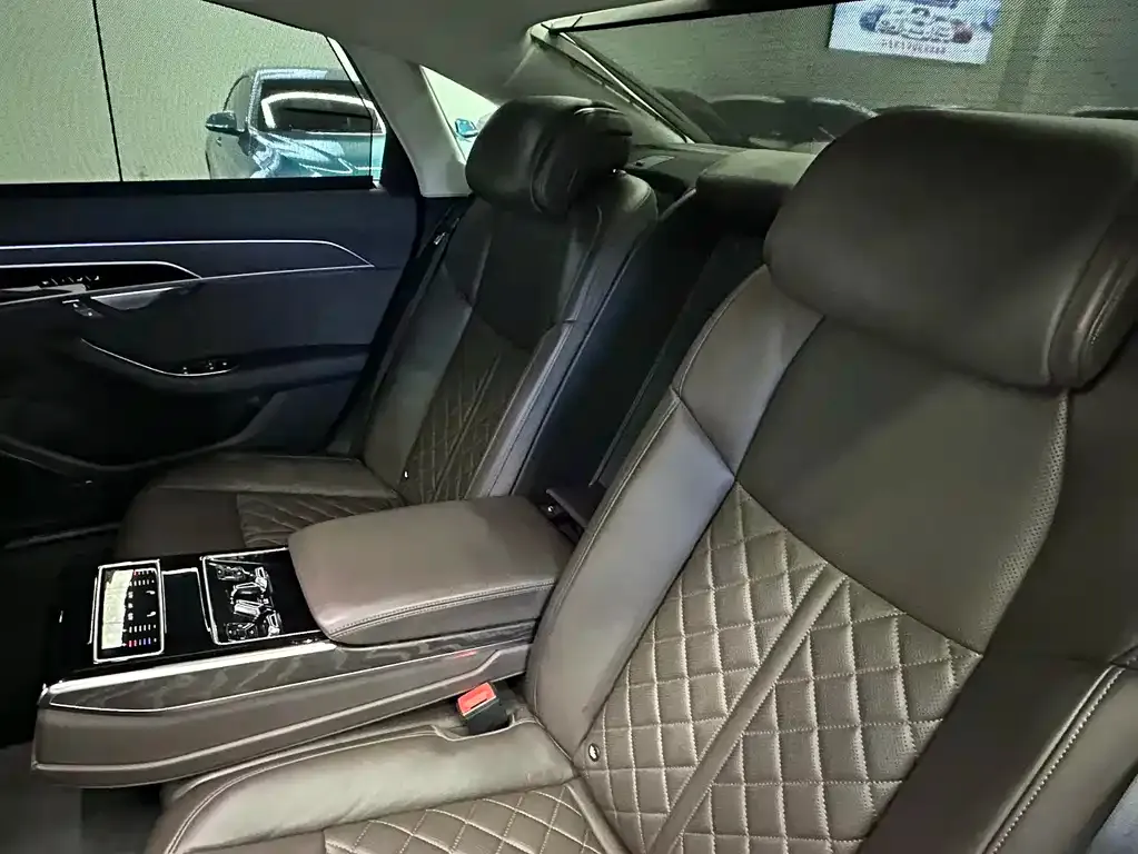 Audi A8 2022 из CN, фото 10