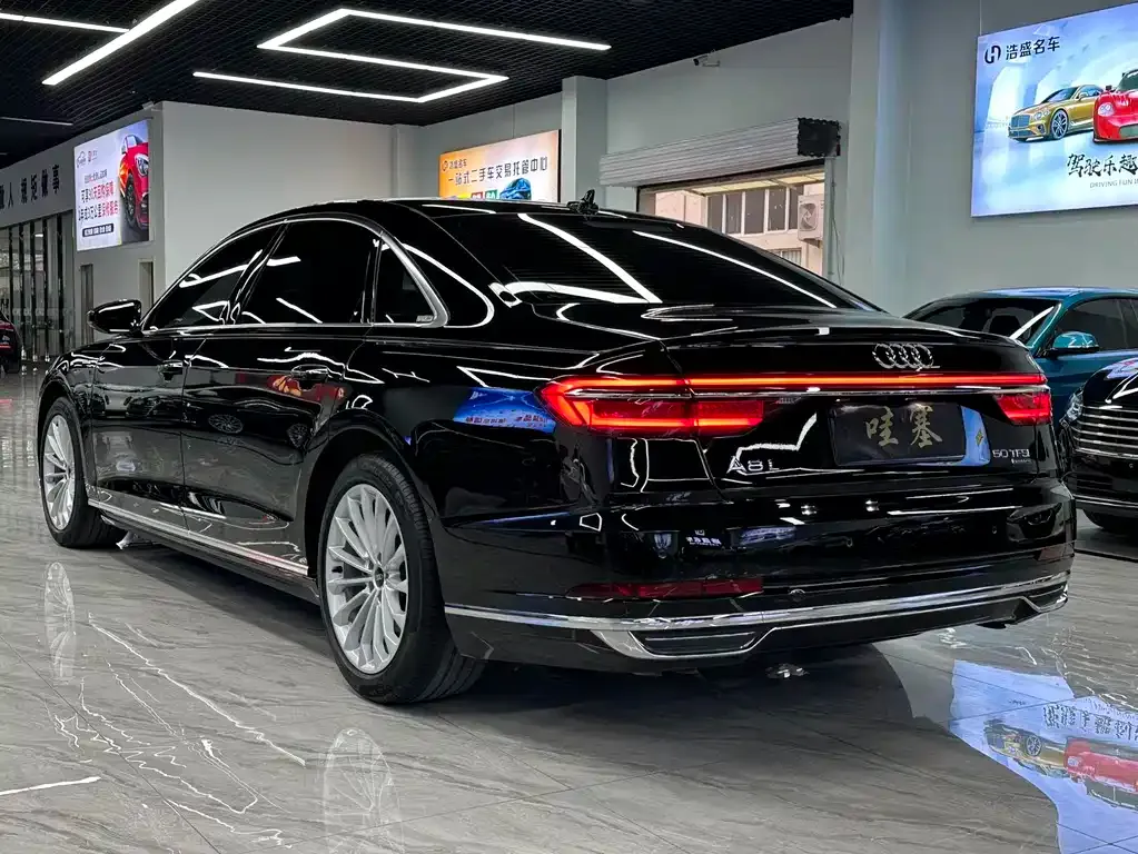 Audi A8 2022 из CN, фото 2