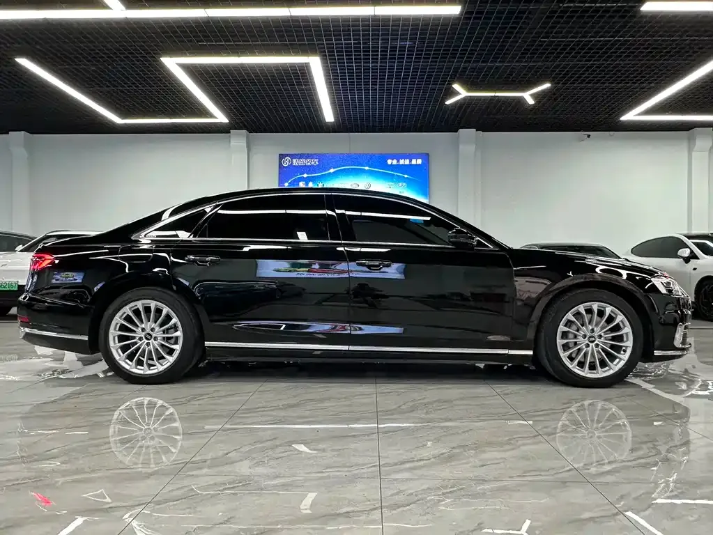 Audi A8 2022 из CN, фото 3