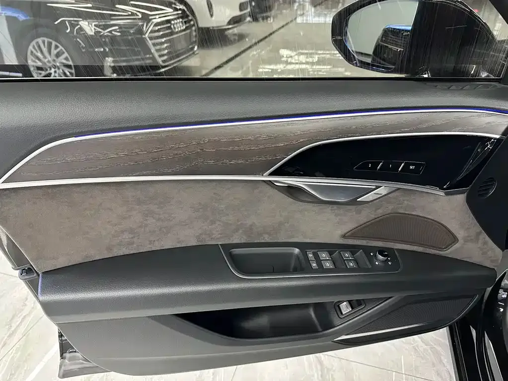 Audi A8 2022 из CN, фото 6