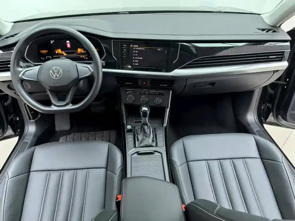 Volkswagen Passat 2023 из CN, фото 10