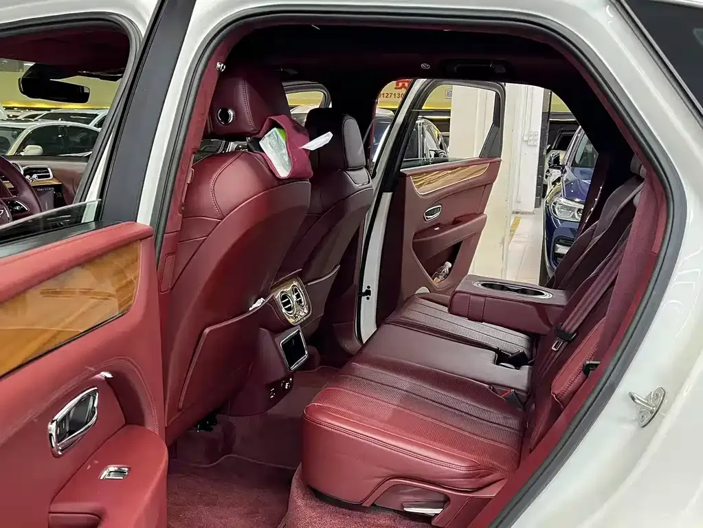 Bentley Bentayga 2021 из CN, фото 10