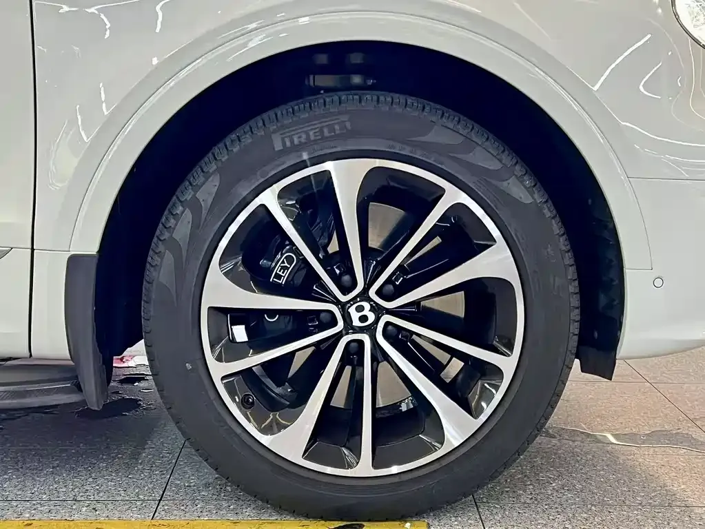 Bentley Bentayga 2021 из CN, фото 8